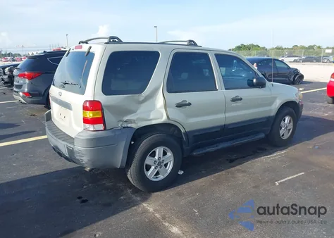 2005 Ford Escape Xls z USA, uszkodzony, nr VIN 1FMYU02Z25KA22561